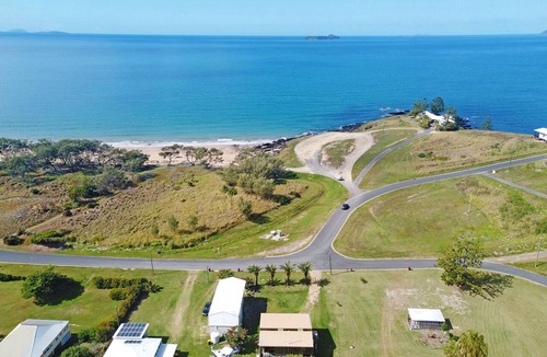 Emu Park House | FOUR PALMS