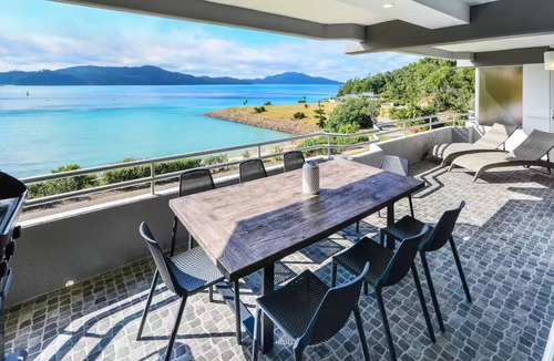 Hamilton Island Apartment | Frangipani 102 beachfront apartment