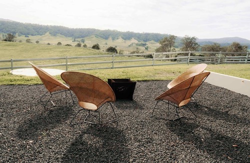 Fawcetts Plain House | Frank's Place – Mid-Century Farmhouse & Horse Riders’ Haven