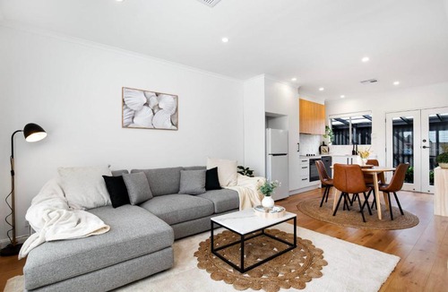 Henley Beach Apartment | Frankie's Retreat Henley Beach