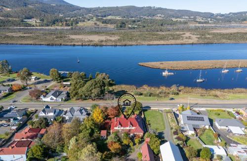 Franklin Bed & Breakfast | Franklin Lodge Huon Valley Iris Room