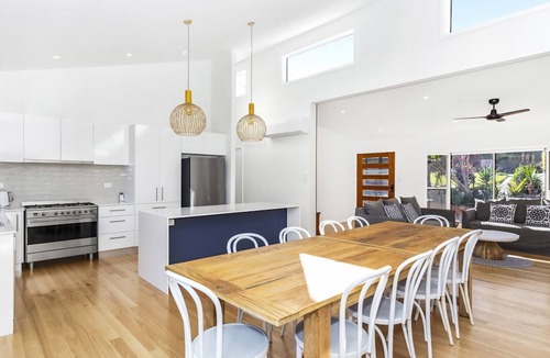 Mollymook Beach House | FREE NIGHT. Pay for 2 stay for 3