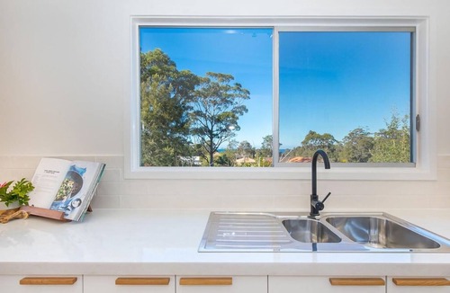 Mollymook Beach House | FREE NIGHT. Pay for 2 stay for 3