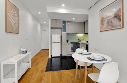 Melbourne Central Business District Apartment | Free Parking - Breathtaking - Elegant City View