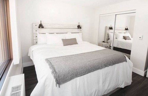 Downtown Winnipeg Apartment | Free Parking! One-bedroom suite w/ patio & laundry