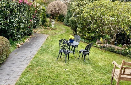 Moss Vale Apartment | French Boutique The Loft Apartment @Chapmans+Pets+B'fast