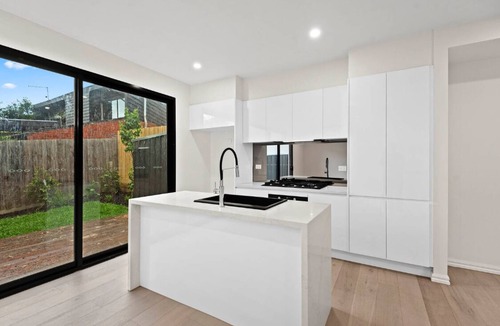 Maidstone House | French home walking to shops and shopping center