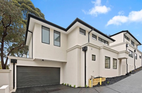 Maidstone House | French home walking to shops and shopping center
