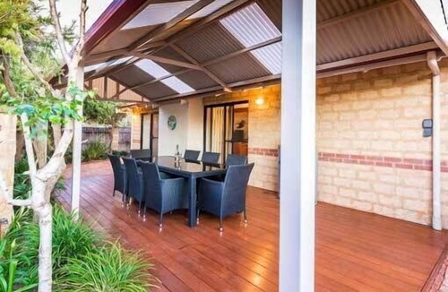 Dunsborough Villa | Fresh 3 bed Villa with cosy outdoor deck & only a moments stroll to the beach