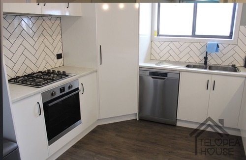 Worrolong House | Fresh, comfortable & modern 3 bedroom home - Telopea House.
