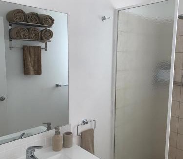 Bentley Villa | Fresh & fabulous 4 bedroom villa - walk to Curtin University