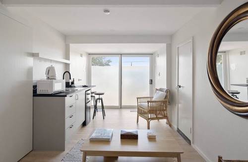 Freshwater Apartment | Freshwater Coastal Nook Walk to Beach & Cafes
