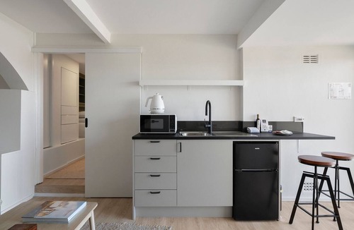 Freshwater Apartment | Freshwater Coastal Nook Walk to Beach & Cafes