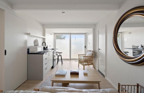 Freshwater Apartment | Freshwater Coastal Nook Walk to Beach & Cafes