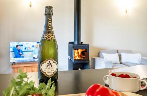 Coles Bay Ski Chalet | Freycinet Cottage 2 – Dolerite