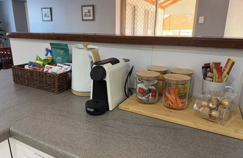 Merredin House | Fully Equipped House - Walk to Shops and Train