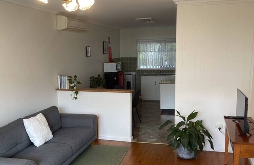 Tanunda Apartment | Functional 2 bedroom unit close to Tanunda Main St