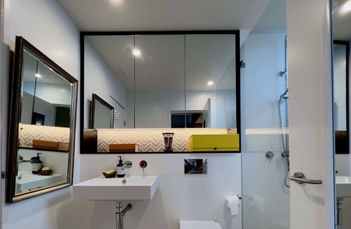 Glebe Apartment | Funky 1BR urban oasis, walk to inner-city amenities
