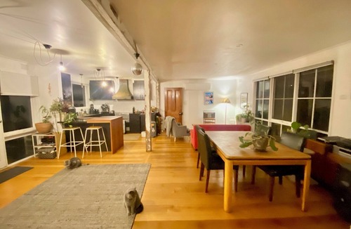 Mount Alexander Shire House | Funky house close to Castlemaine, surrounded by extensive gardens and bushland.