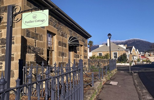 Battery Point House | Fusilier Cottage luxury boutique accommodation in Battery Point
