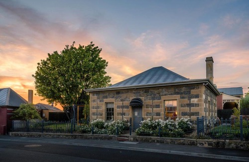 Battery Point Villa | Fusilier Cottage: luxury boutique accommodation in Battery Point