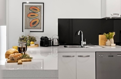 Kyneton House | G E O R G E Beautifully appointed modern townhouse