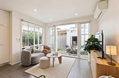 Williamstown House | Galatea Residence Two Minutes to Beach