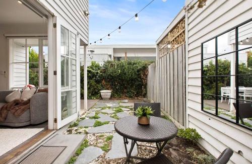 Williamstown House | Galatea Residence Two Minutes to Beach