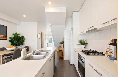 Williamstown House | Galatea Residence Two Minutes to Beach