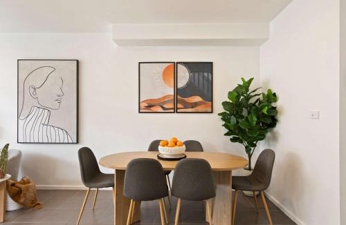 Williamstown House | Galatea Residence Two Minutes to Beach