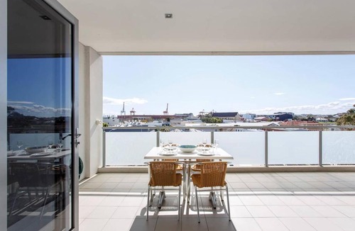 Fremantle Apartment | Gallery On High Pool, Port Views & Free Park