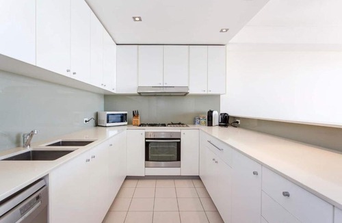 Fremantle Apartment | Gallery On High Pool, Port Views & Free Park