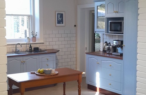 Moonta Villa | Gallery on Ryan. Historic villa in the town centre, accomodation for 10 guests.
