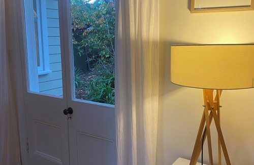 Katoomba Cottage | Garden cottage in Blue Mountains. Forest trails on your doorstep!