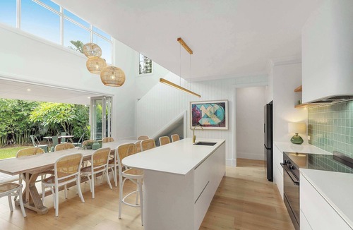Umina Beach House | Garden Firepit Manor | Umina Beach, Sleeps 12
