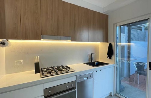 Glebe House | Garden House 2BE2.5BA Near CBD n ICC by Palm&Vine