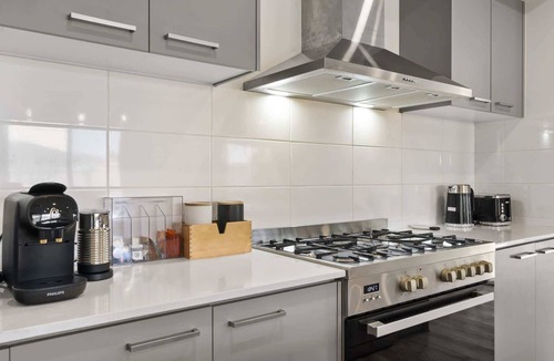 Tarneit House | Garden Retreat 4-Bed House in Tarneit