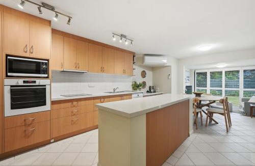 Coffs Harbour House | Garden Villa at Diggers - Walk to Restaurant and Beach