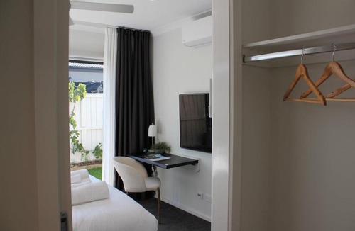 Armstrong Creek Apartment | Gateway to Great Ocean Road 10 Min to Beach