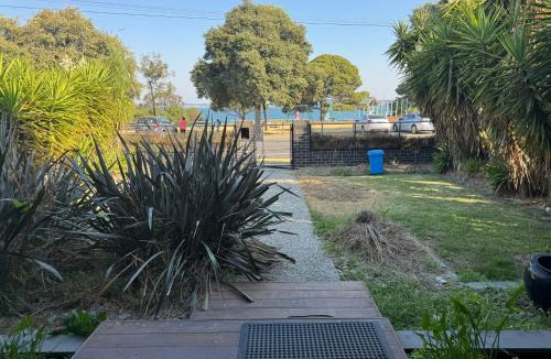 North Shore Villa | Geelong Beach King House