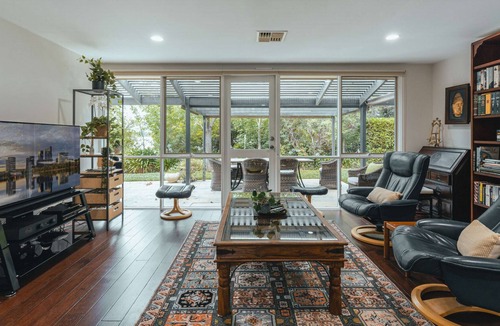 Mawson House | Generous 3-Bed Townhouse near Shops