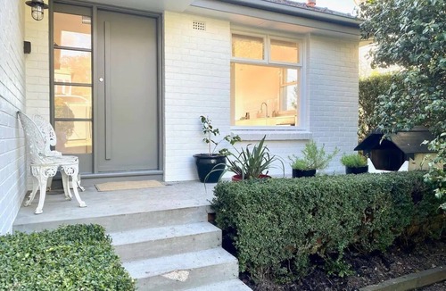 East Launceston House | 'George's' - "home away from home"