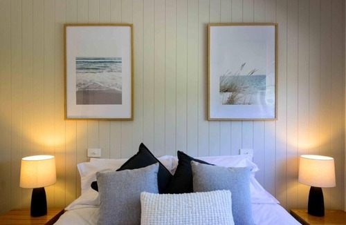 St Helens Hotel | Georges Bay Apartments