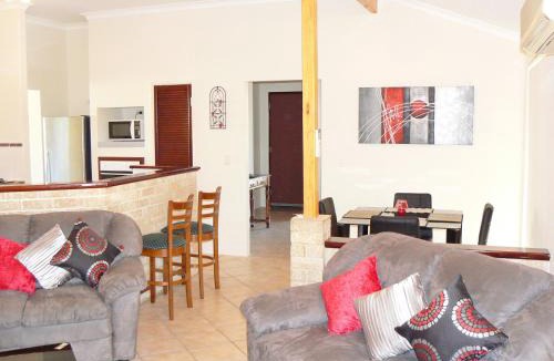 Wonthella House | Geraldton Luxury Retreat 2 with free Streaming