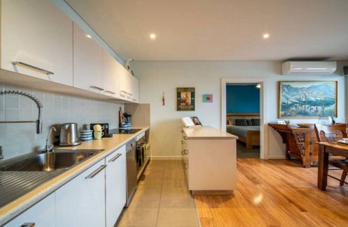 Adelaide Central Business District Apartment | Get Comfy on Frew - CBD Stay near Parklands & Dining