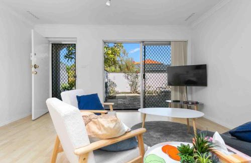 Bicton Apartment | Getaway Villa 2BR, Sleeps 4, Near Beach