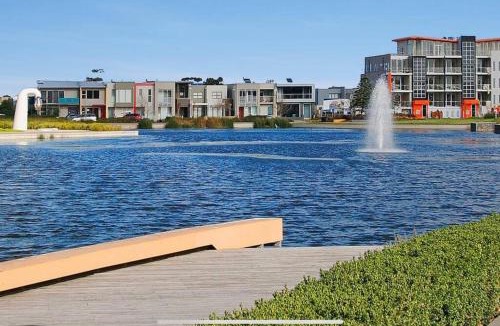 Plumpton House | Ghani Holiday Home in Melbourne West