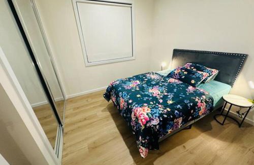 Plumpton House | Ghani Holiday Home in Melbourne West