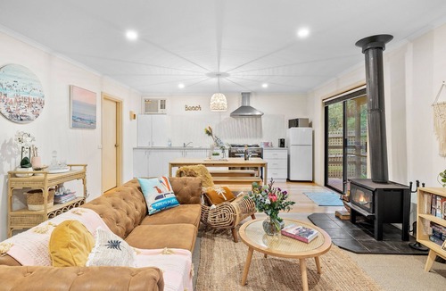 Aireys Inlet House | Gilbert Cottage I Walk to the shops