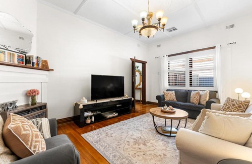 Glandore House | Glandore Charm - Contemporary Haven near CBD & Coast
